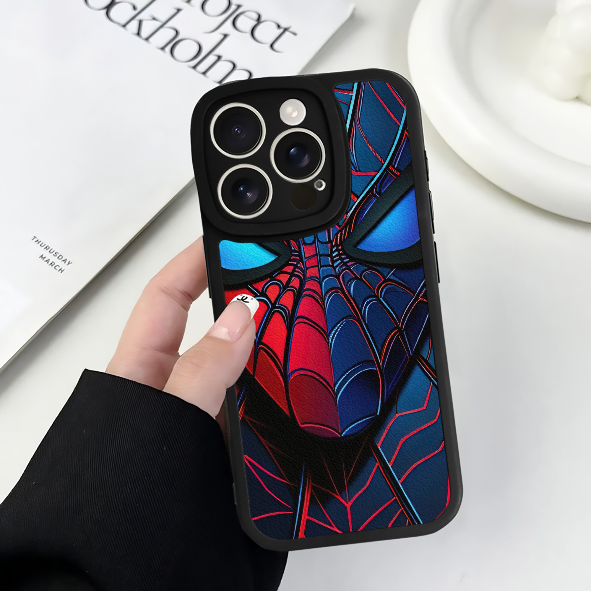 （画像用） Spider Man スパイダーマン 【iPhone 16シリーズ対応】シリコンスマホケース（レザー調） 材質：シリコン